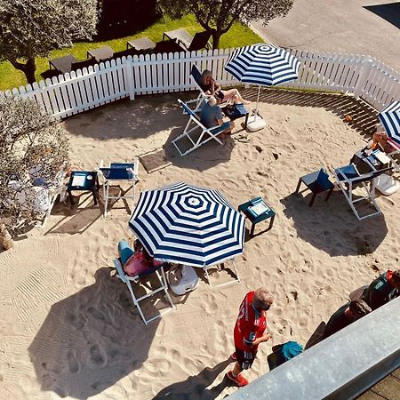 Schlosshof Charme Resort - Hotel & Camping Лана Екстериор снимка
