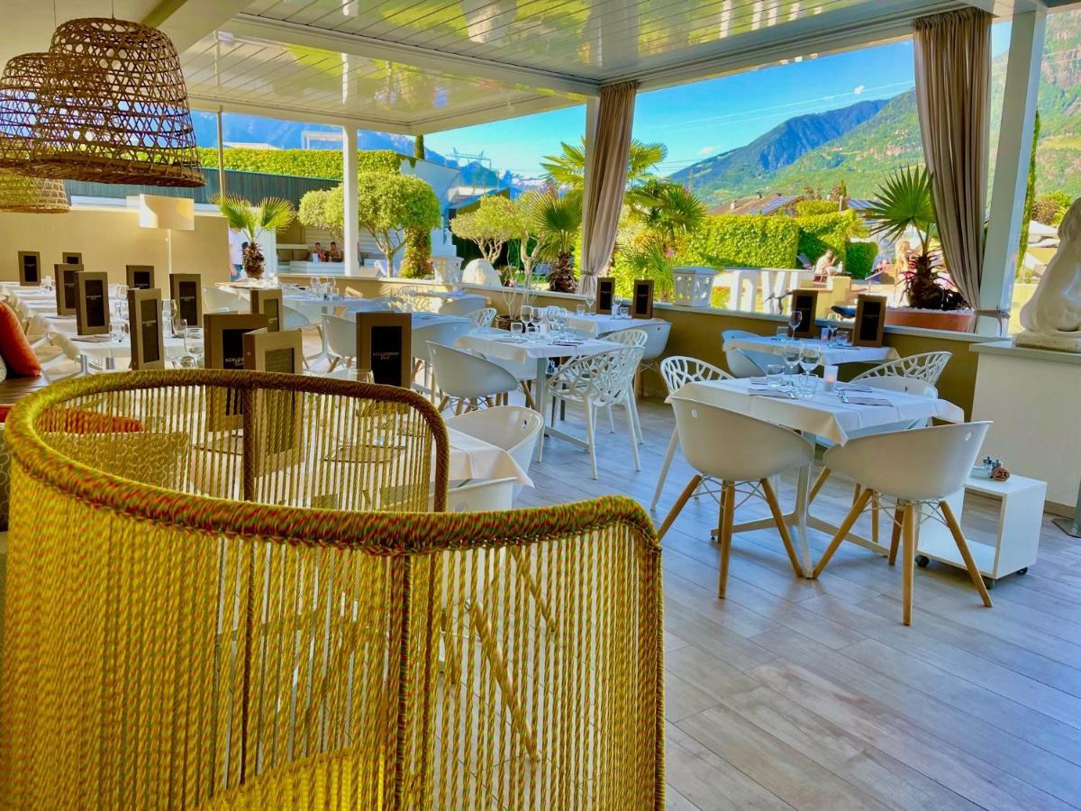Schlosshof Charme Resort - Hotel & Camping Лана Екстериор снимка