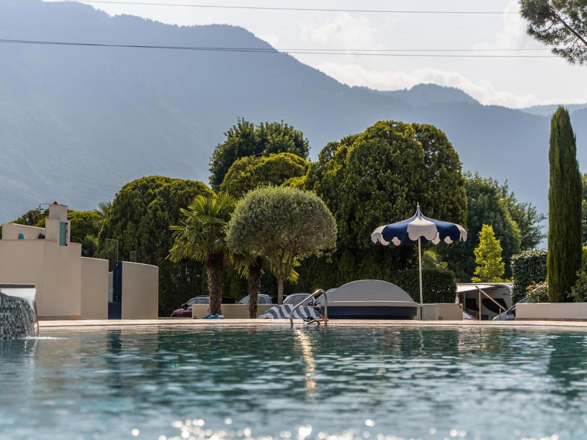 Schlosshof Charme Resort - Hotel & Camping Лана Екстериор снимка