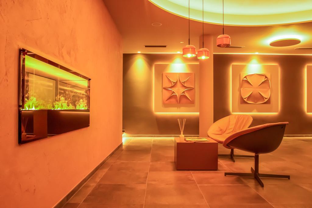 Schlosshof Charme Resort - Hotel & Camping Лана Екстериор снимка
