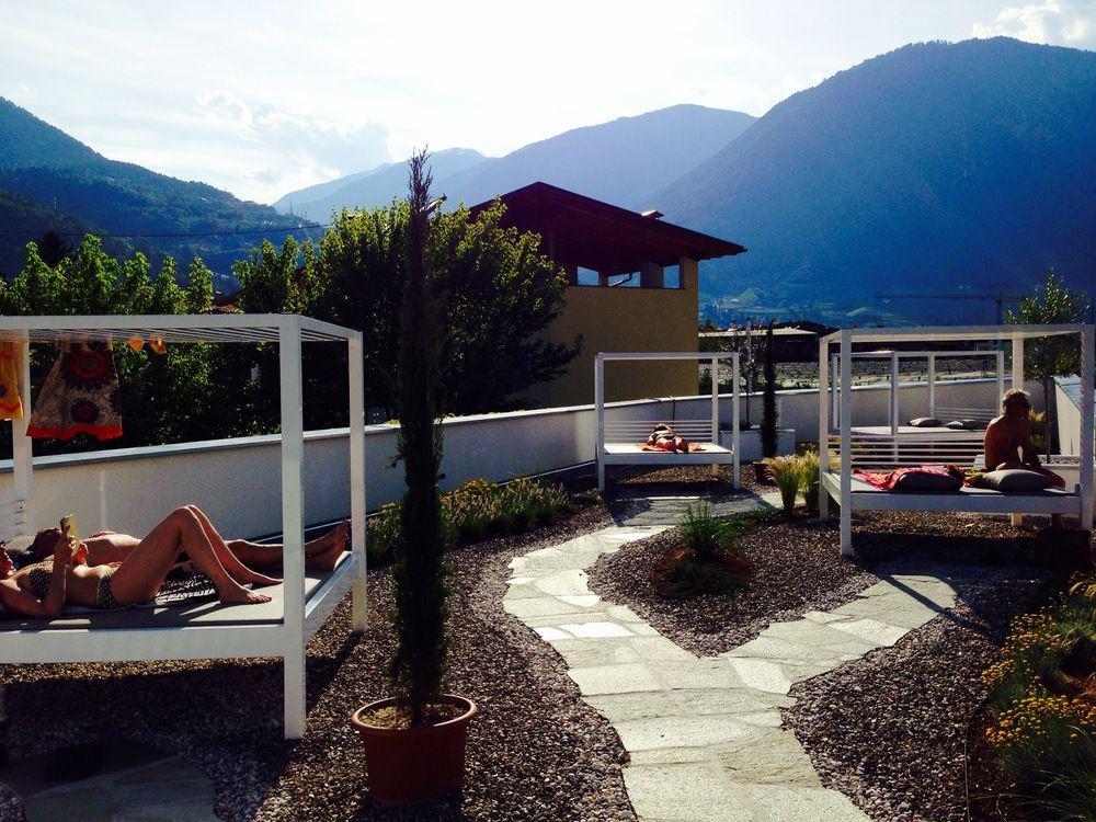 Schlosshof Charme Resort - Hotel & Camping Лана Екстериор снимка