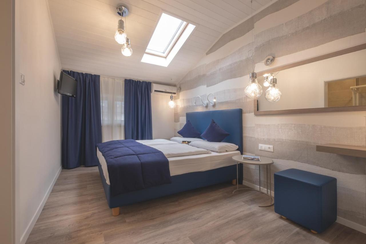 Schlosshof Charme Resort - Hotel & Camping Лана Екстериор снимка