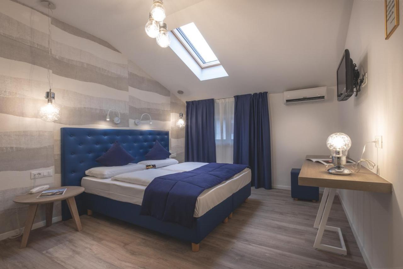 Schlosshof Charme Resort - Hotel & Camping Лана Екстериор снимка
