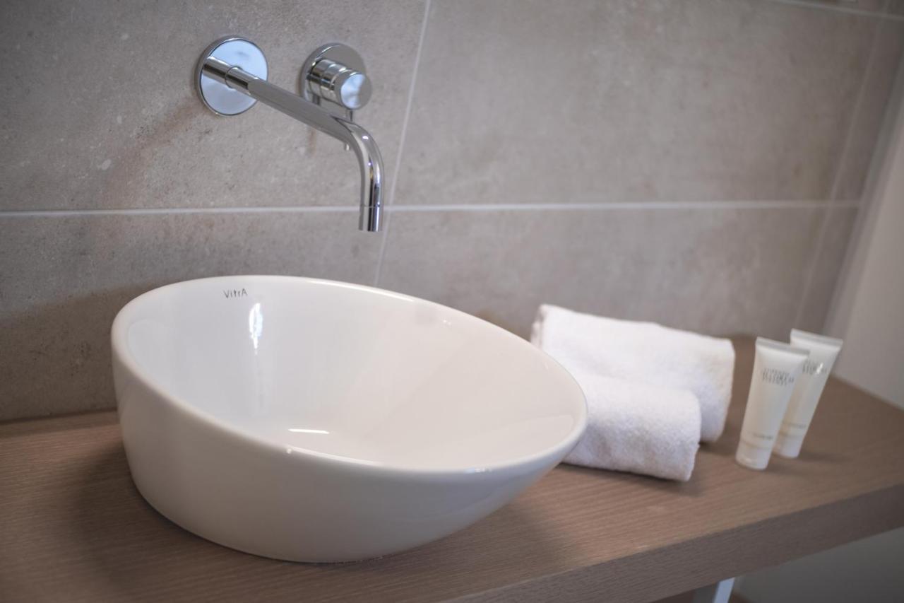 Schlosshof Charme Resort - Hotel & Camping Лана Екстериор снимка