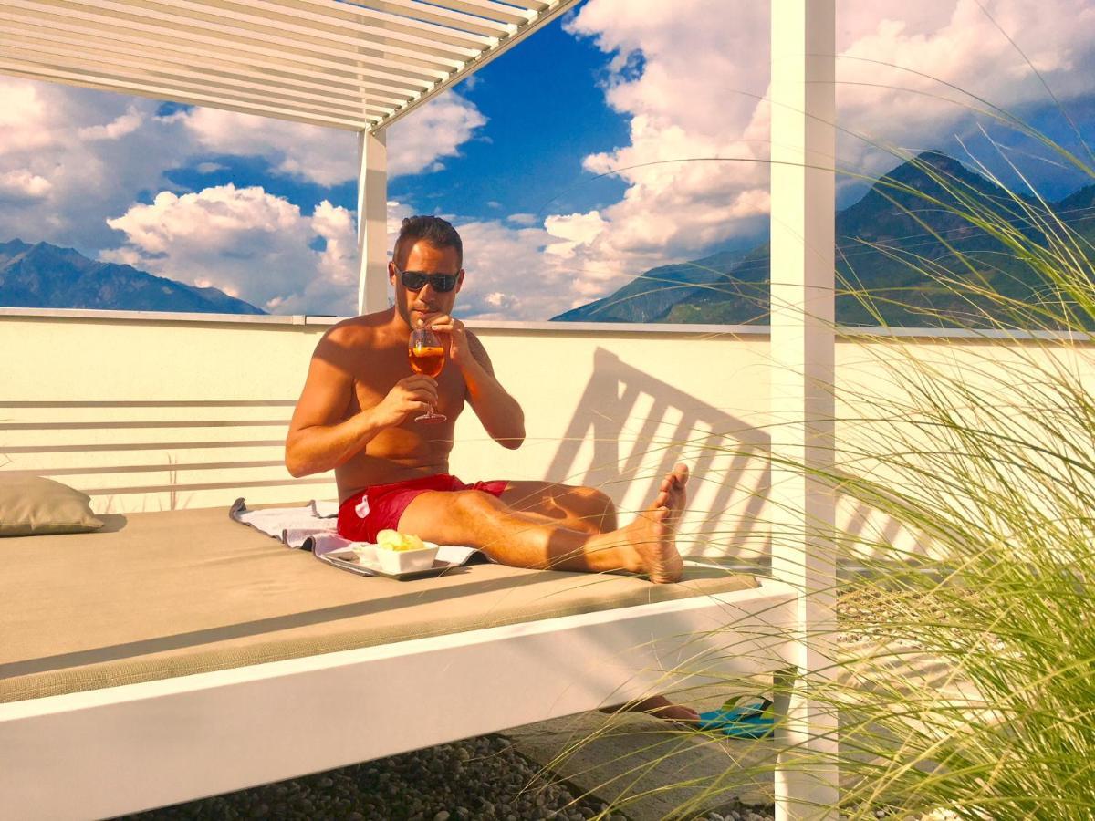 Schlosshof Charme Resort - Hotel & Camping Лана Екстериор снимка